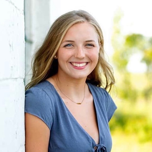 Meet your Posher, Caitie - Picture 1 of 1